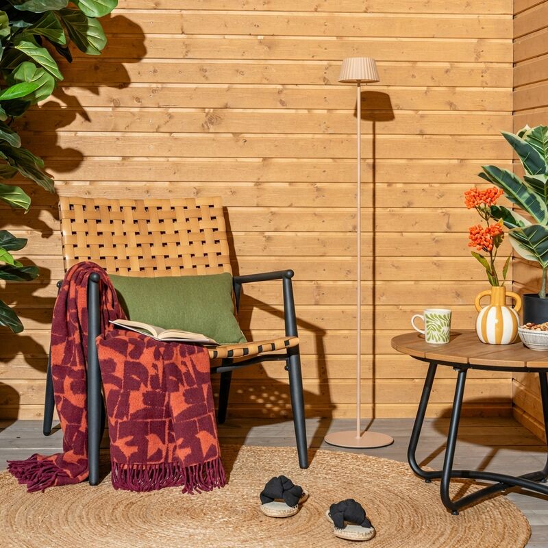 Trio Suarez ladattava LED lattiavalaisin sisä- ja ulkokäyttöön hiekka